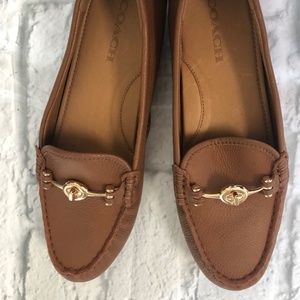 NEW 8.5 tan Coach Arlene loafers with gold buckles